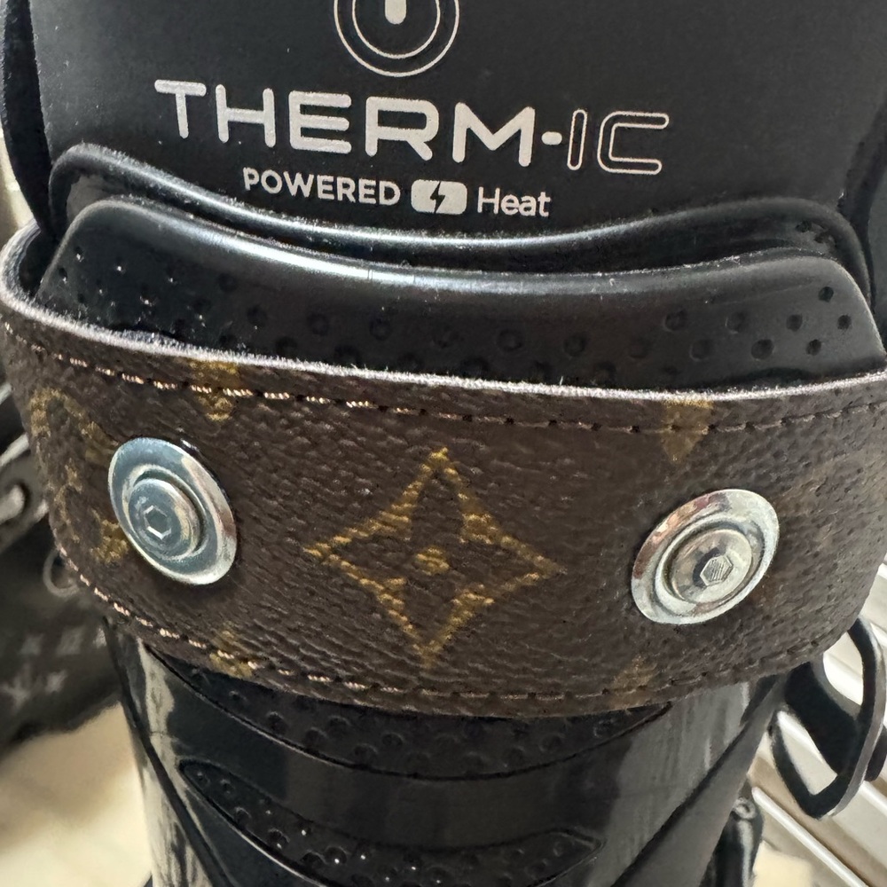 SOLD
Louis Vuitton Limited Edition Heated Ski Boots - Picture 16 of 16
